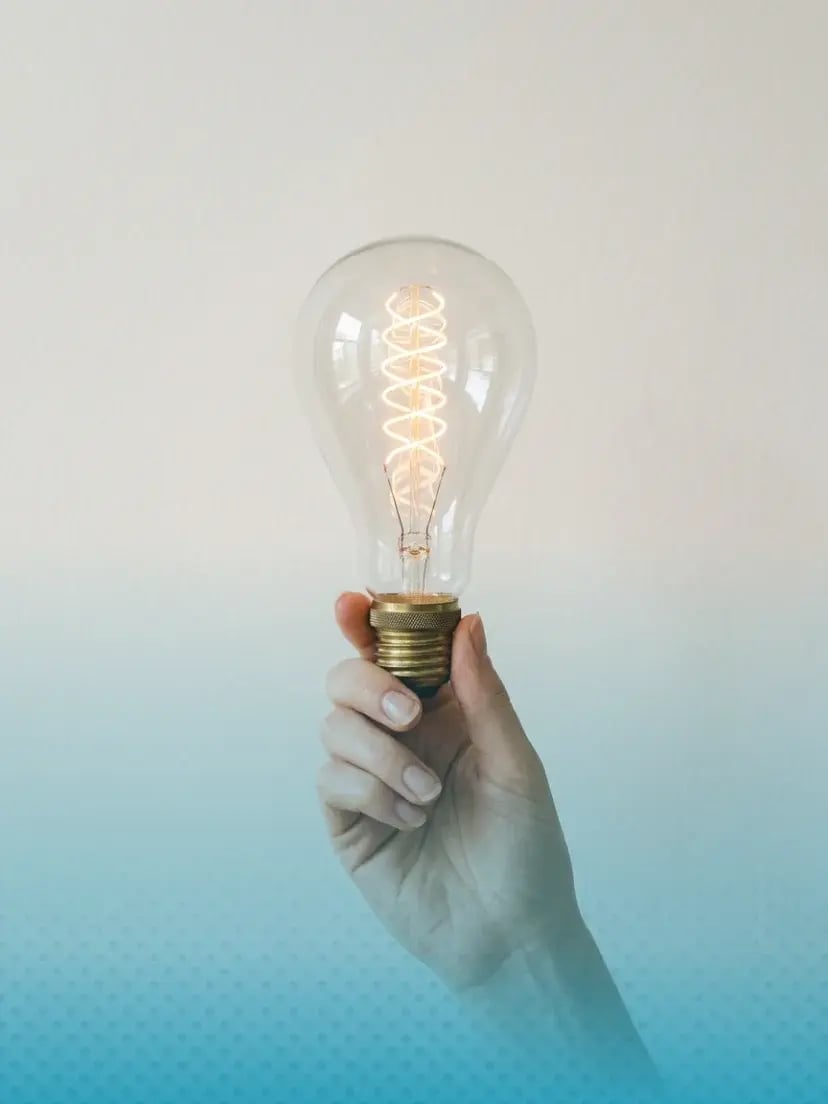 hand-holding-lightbulb